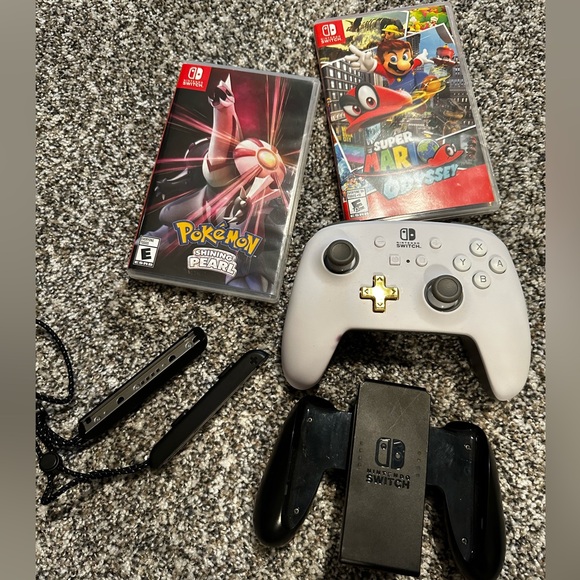 Nintendo Switch OLED Bundle - Picture 4 of 6